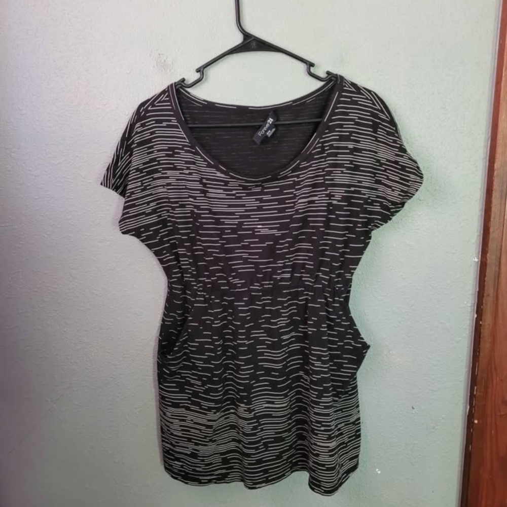 Forever 21 Black White Short Sleeve Tunic Top Women's Size Medium